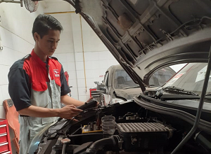Alumni SMK Nuris Ini Menjadi Montir Andalan Asco Daihatsu Jember